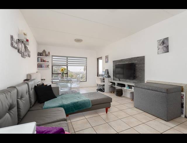 2 BEDROOM TOWNHOUSE FOR SALE IN BASSONIA
